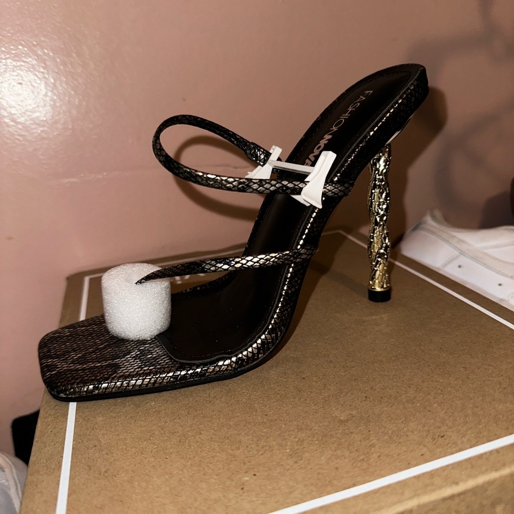 Heels - Picture 4 of 5